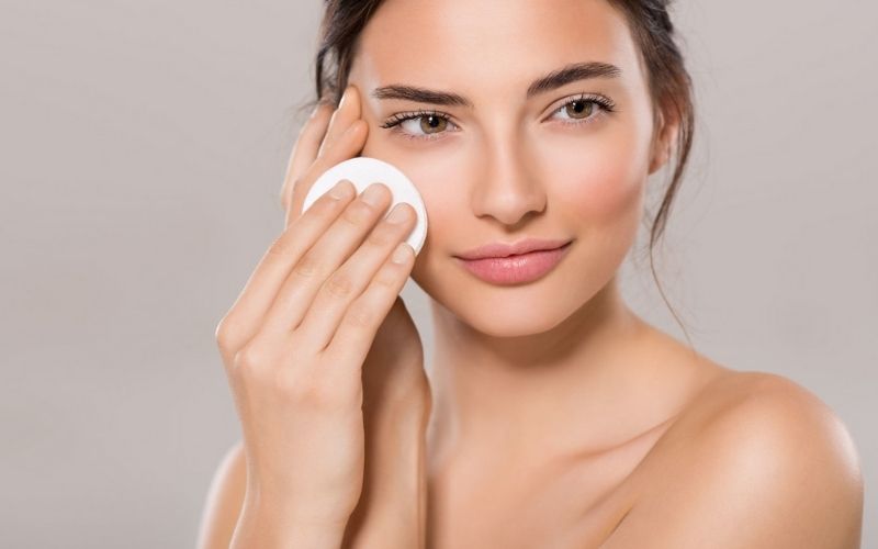 Cách sử dụng tẩy trang L'Oreal Paris Skincare Make Up Remover Micellar Sensitive Skin dưỡng ẩm