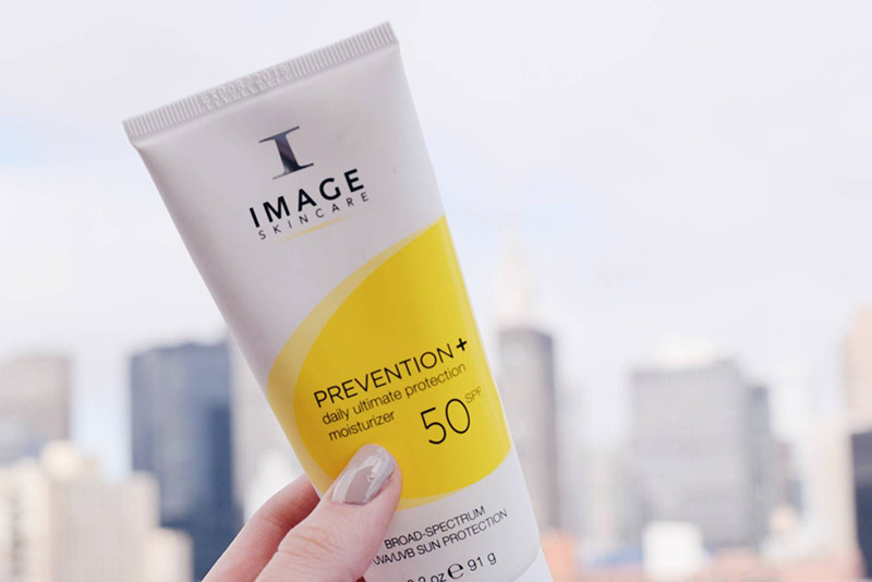 Kem chống nắng của Image Skincare được rất nhiều chị em phụ nữ trên thế giới tin dùng