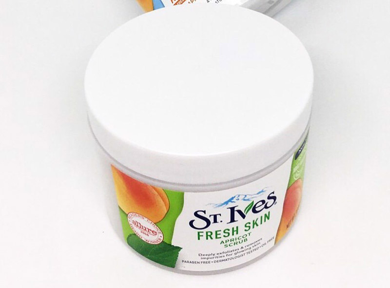 St.Ives Fresh Skin Body Scrub là sản phẩm tẩy da chết đến từ Mỹ
