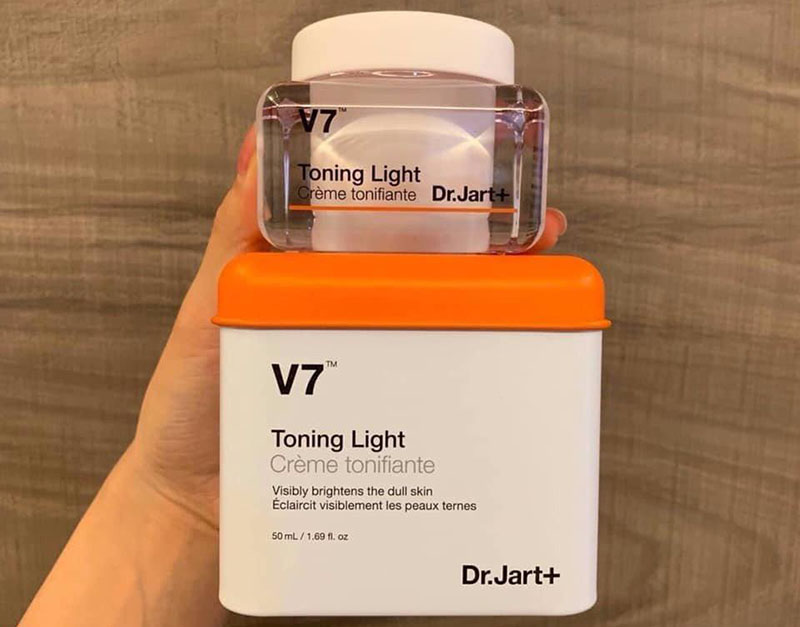 V7 Toning Light Dr Jart chỉ dùng cho người trên 18 tuổi