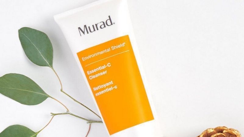 Murad Essential C Cleanser là sữa rửa mặt cho da dầu, giúp kiểm soát bã nhờn, ngừa mụn