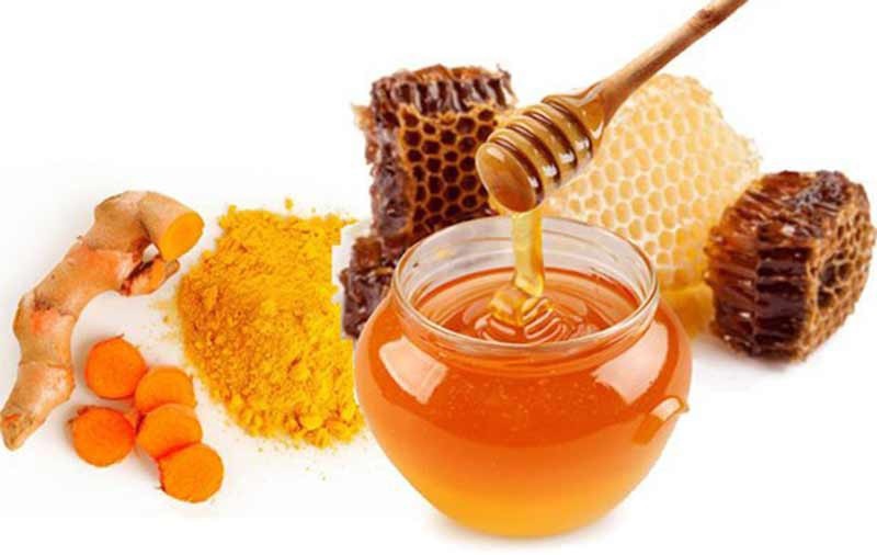 Sử dụng mật ong với nghệ giúp làn da trắng sáng, mềm mịn
