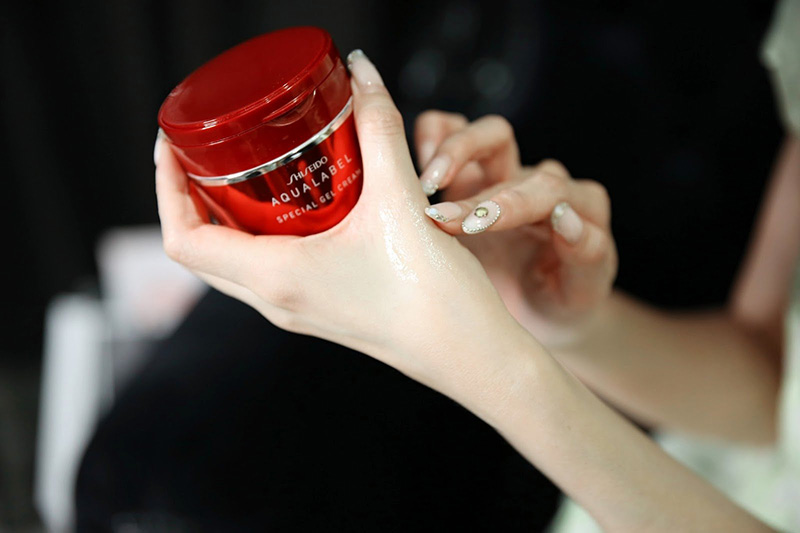 Shiseido Aqualabel Special Gel Cream Moist thơm nhẹ mùi hoa hồng