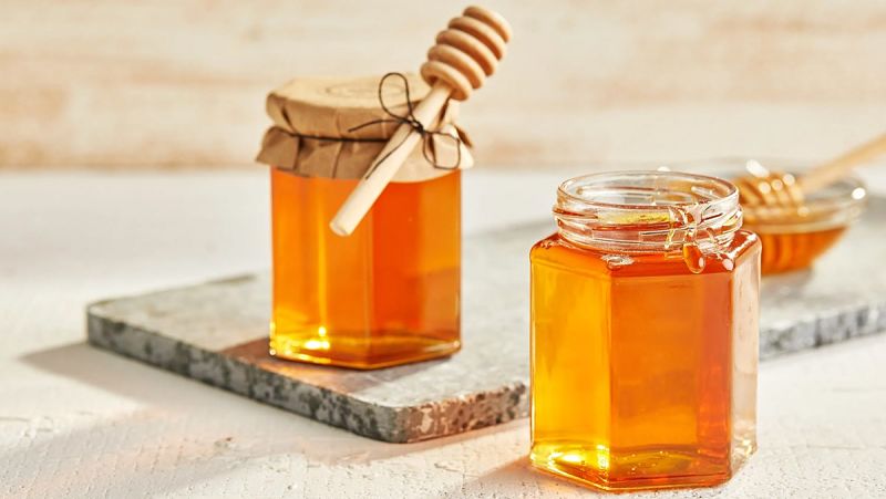 Bạn có thể dùng mật ong chữa da chân khô sần sùi