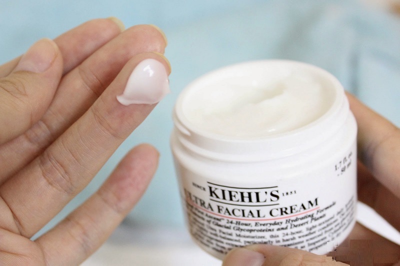 Chất kem Kiehl’s Ultra Facial Cream mịn, sánh, dễ thẩm thấu vào da