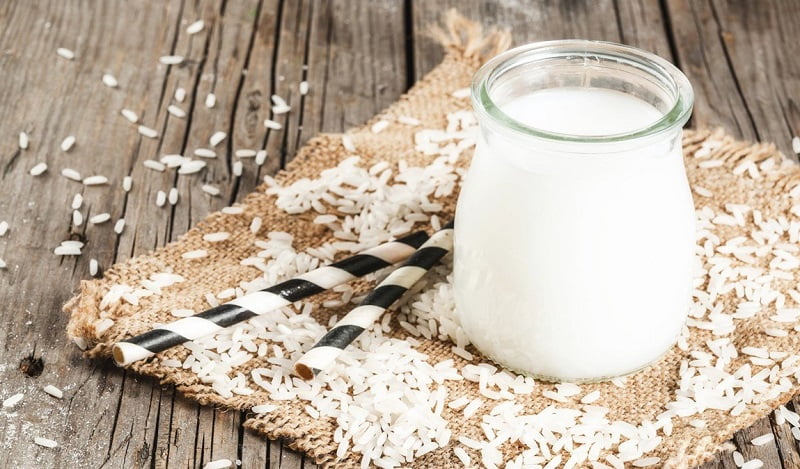 Nước vo gạo là nguyên liệu tự nhiên được sử dụng rất nhiều trong quá trình dưỡng da
