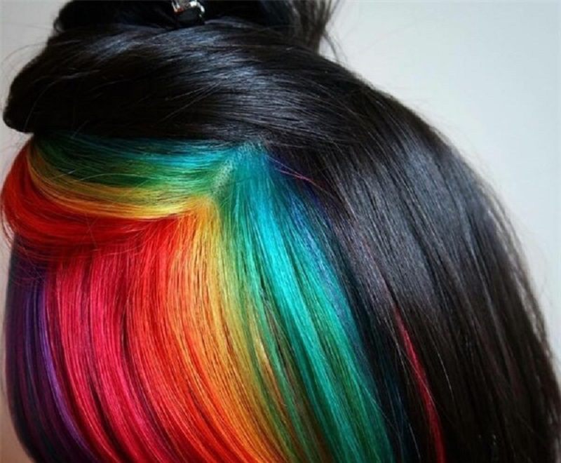 Có rất nhiều màu sắc được nhuộm ẩn dưới lớp tóc tự nhiên