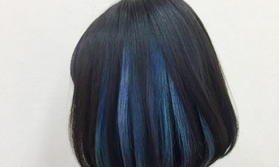 Làm mới vẻ ngoài với kiểu tóc highlight xanh dương tươi sáng. Xem hình ảnh để tìm hiểu về phong cách cá tính và cuốn hút của kiểu tóc này.