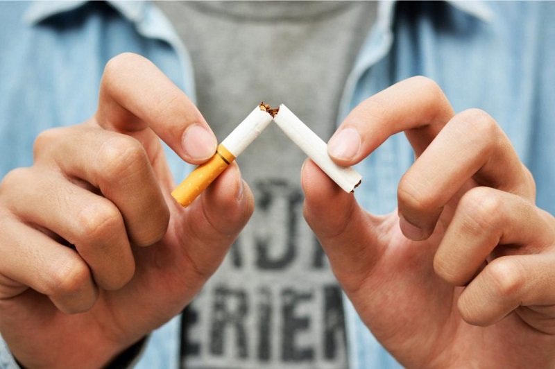 Không hút thuốc lá để tránh ảnh hưởng đến quá trình sản sinh collagen tự nhiên