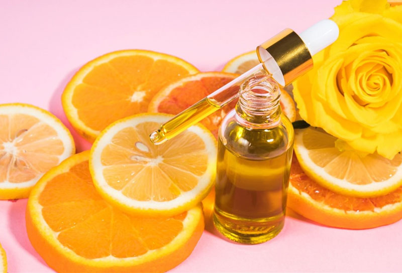 Vitamin C là thành phần có nhiều trong các sản phẩm dưỡng da