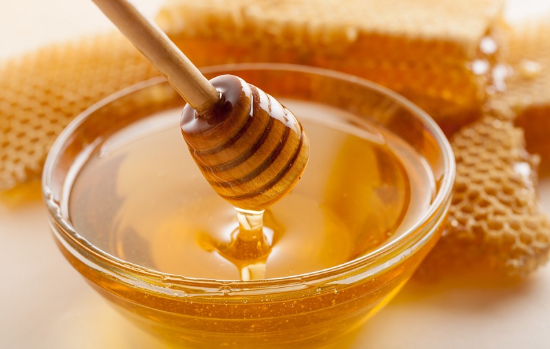 Mật ong giúp cải thiện tàn nhang trên mặt