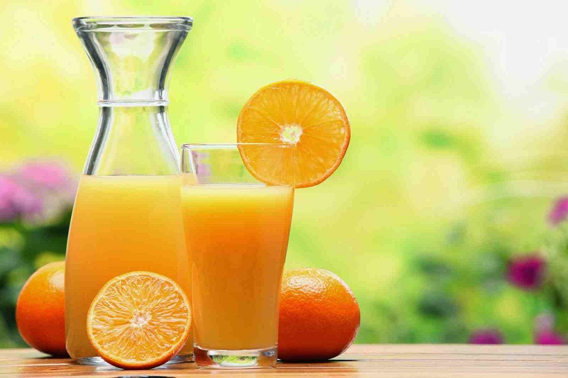 Nước cam và nước chanh rất tốt cho làn da của phụ nữ sau sinh